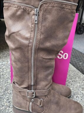 SO Brown Knee-High Combat Boots with Side Zipper